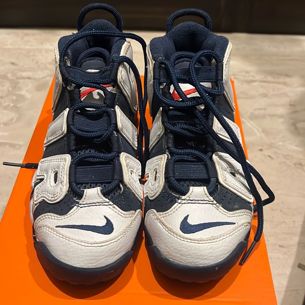 Boys Size 1 Nike Air